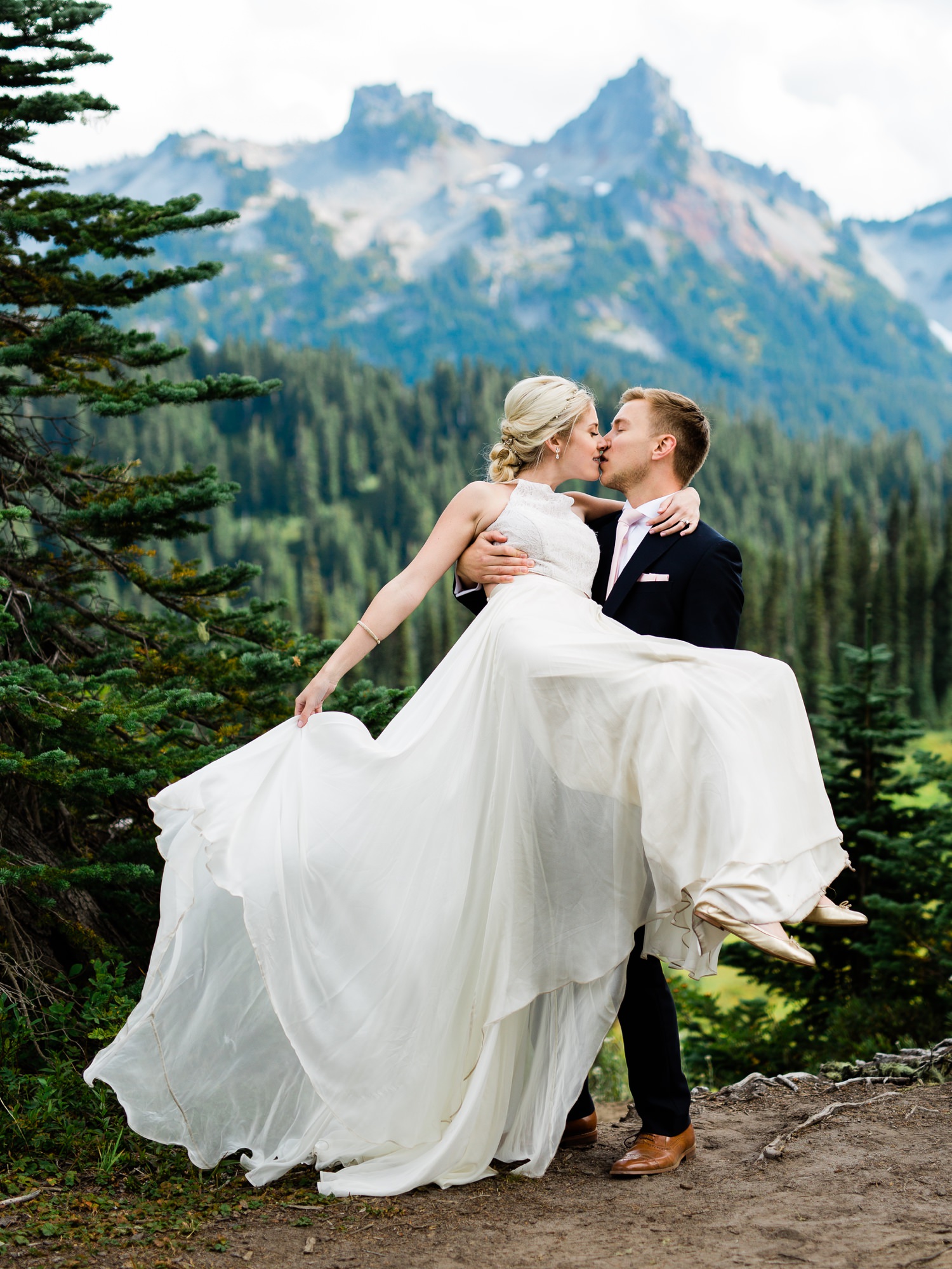 fun wedding photos at mount rainier national park