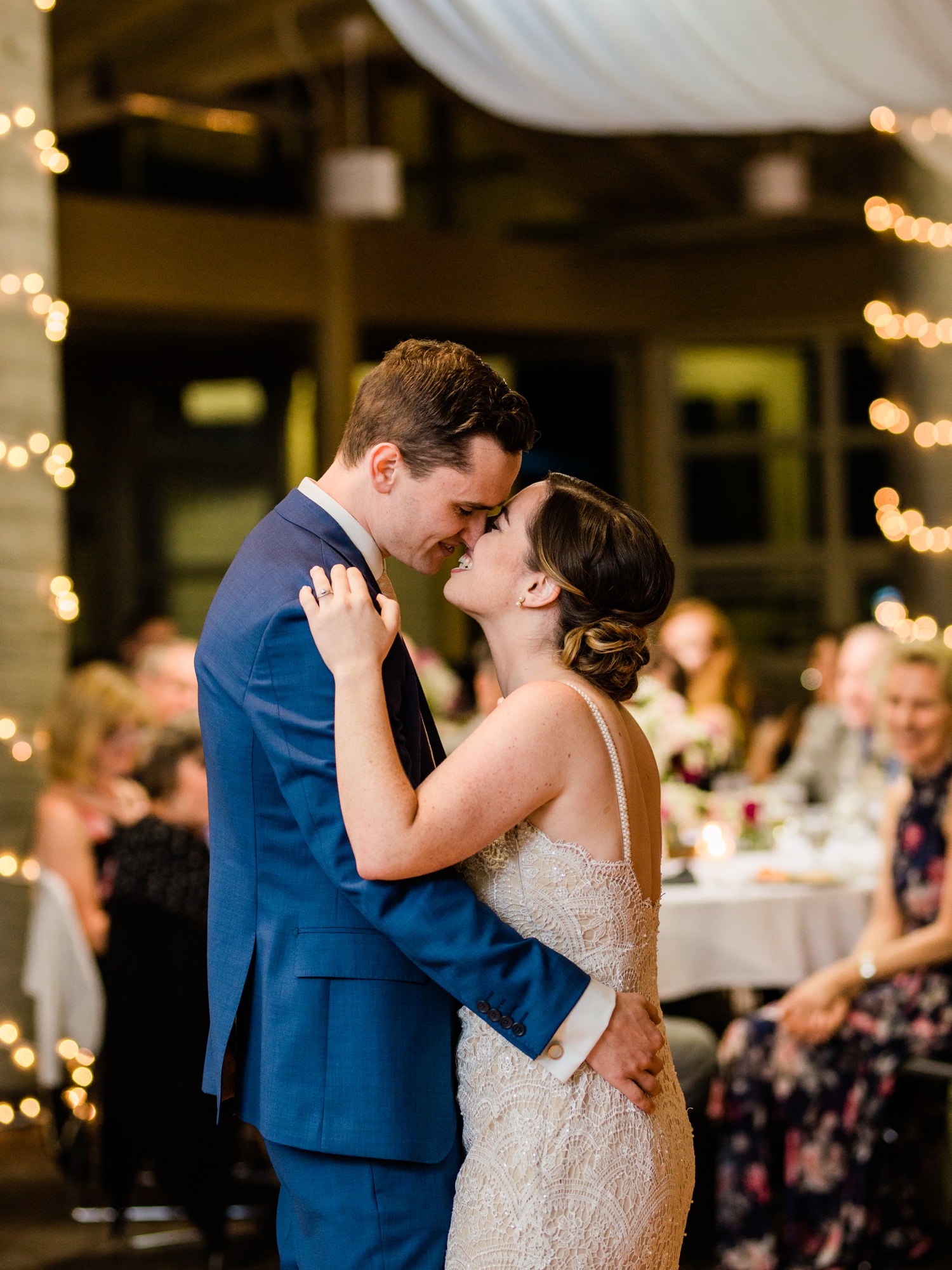 Wedding couple's first dance at Woodland Park Zoo