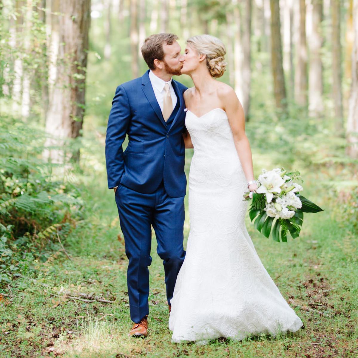 wedding couple at Saltwater Farm on San Juan Island in Washinton